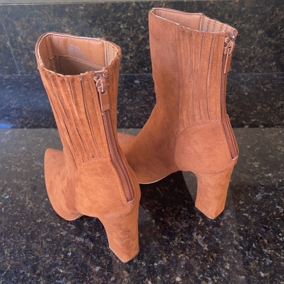 💜🤑 FOREVER 21 block pointed zip up boots like new!! - Picture 4 of 14